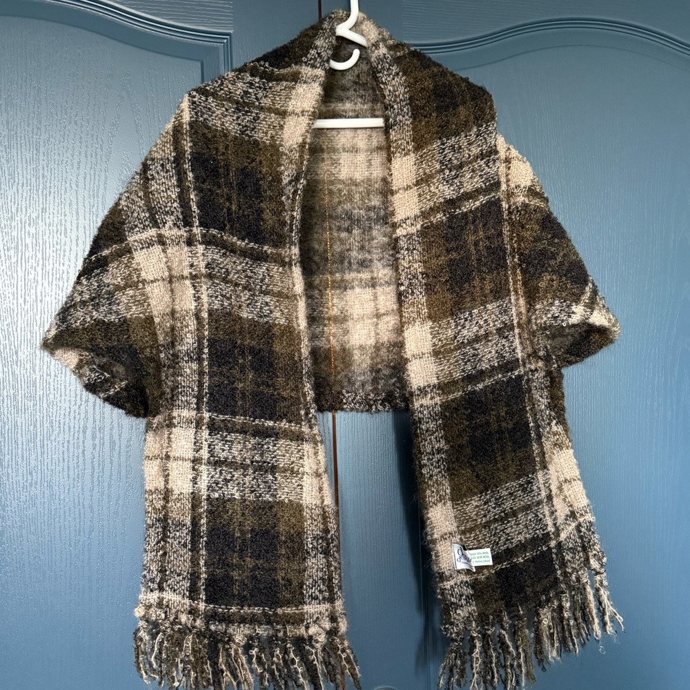 Elegant Plaid Woolen Shaw- Handmade in Ireland 🇮🇪